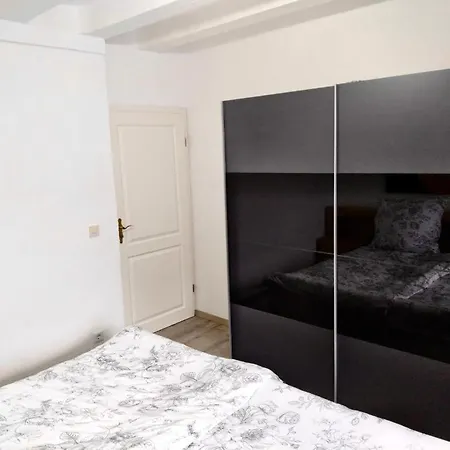 Apartment Ferien Und Monteurwohnung *